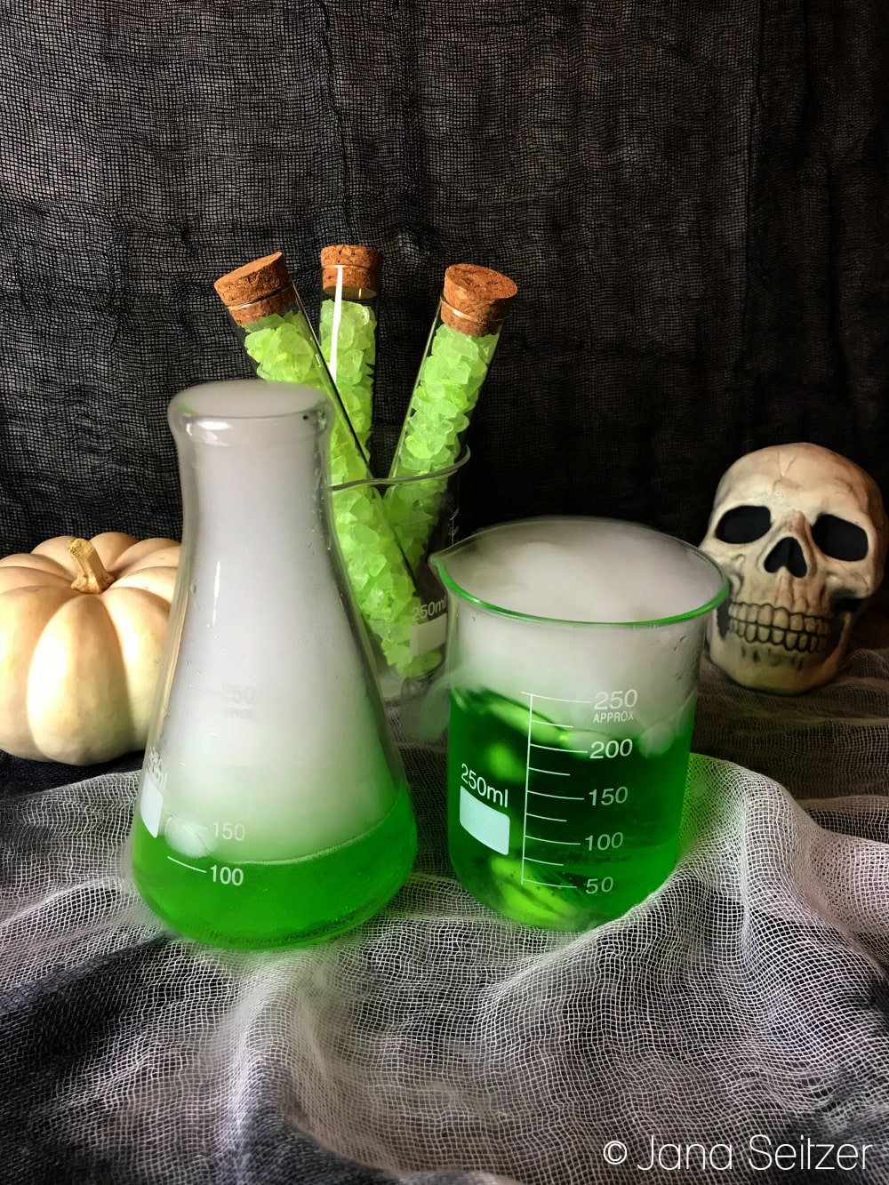 Poison Apple Cocktail - Halloween Cocktail